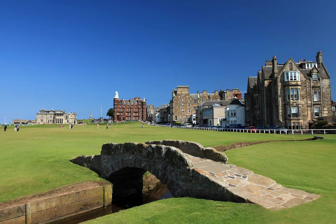 Backdrop artwork for Golf's Best: St. Andrews: The Home of Golf