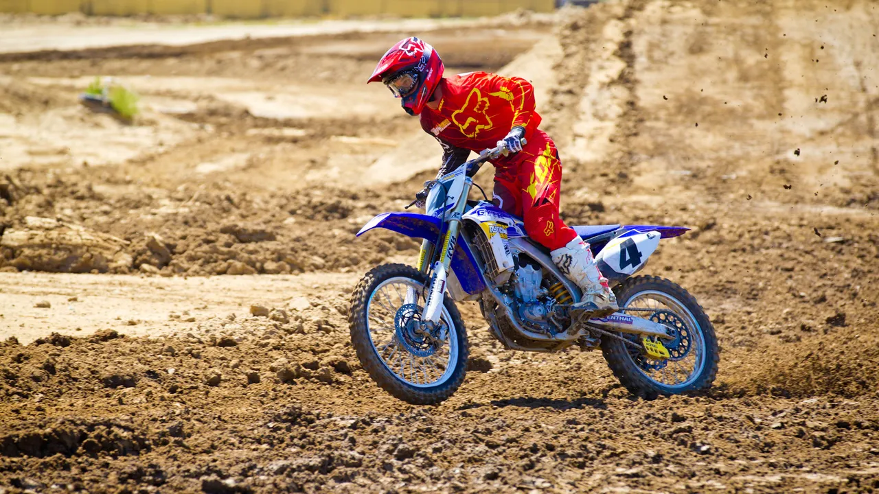 Backdrop artwork for Moto Racer Advance