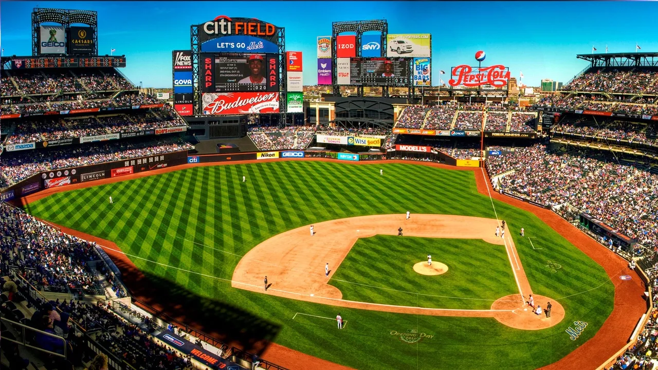 Backdrop artwork for HardBall!