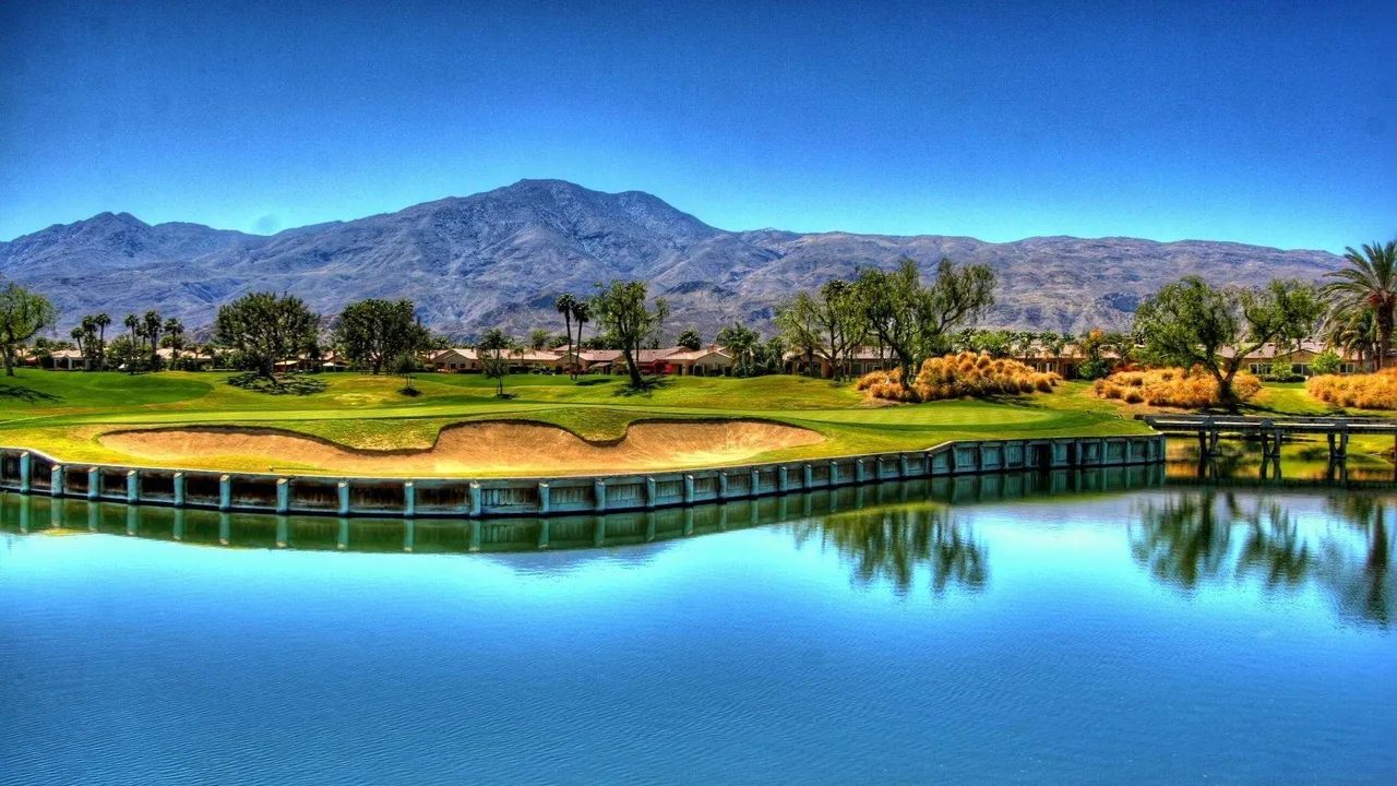 Backdrop artwork for PGA Tour Golf II