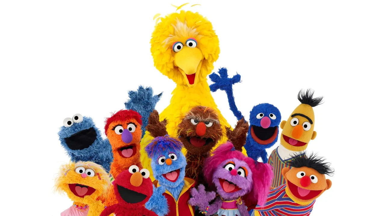 Backdrop artwork for Sesame Street: Big Bird's Hide & Speak